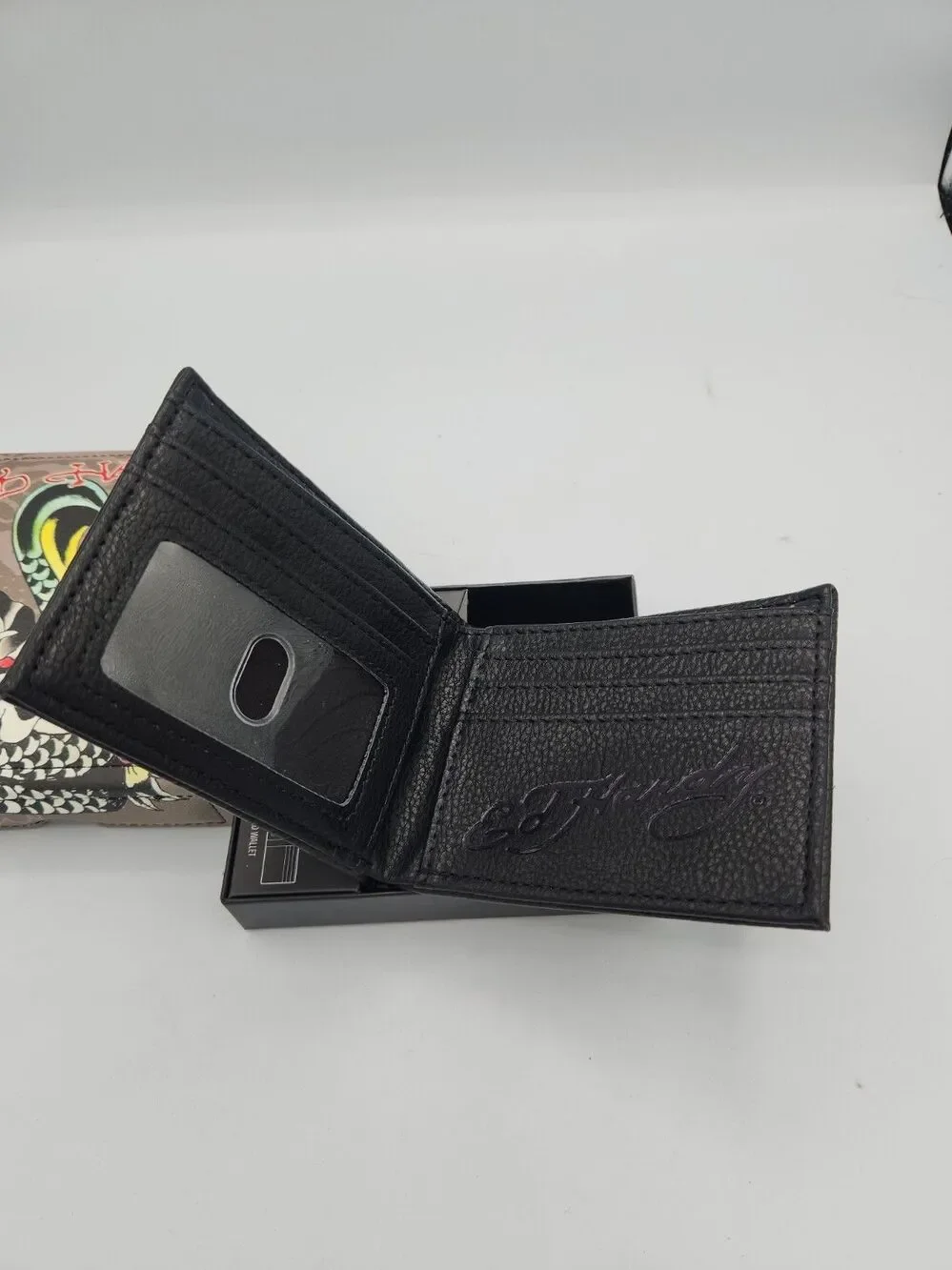 Ed Hardy Men's Bifold Black Wallet And Valet Tray Gift Set